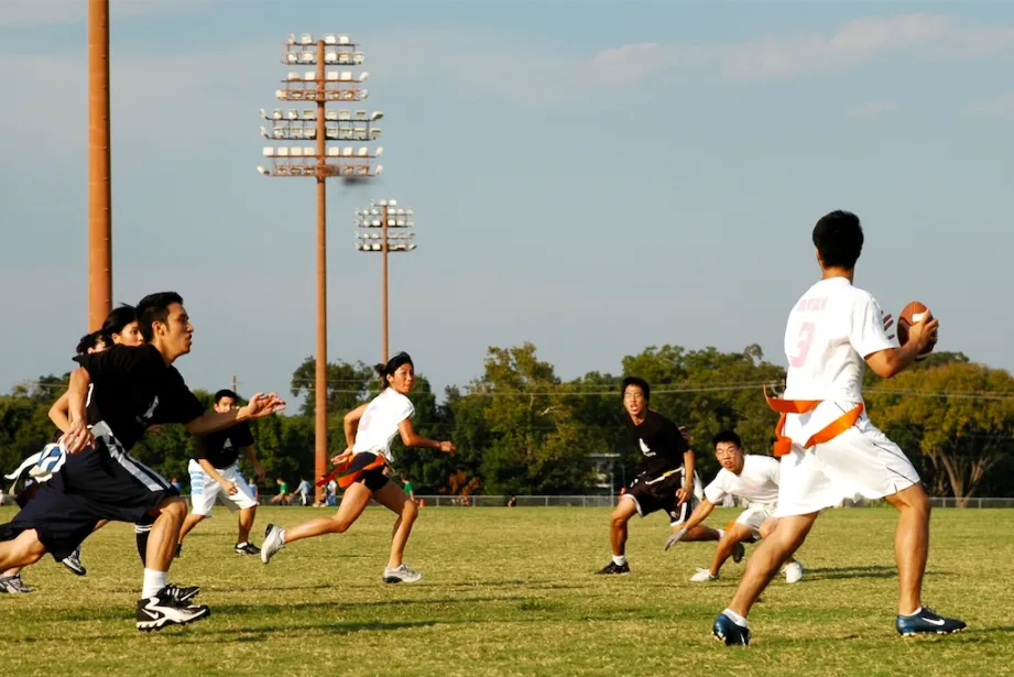 Flag football : le sport qui gagne du terrain en France & au‑delà